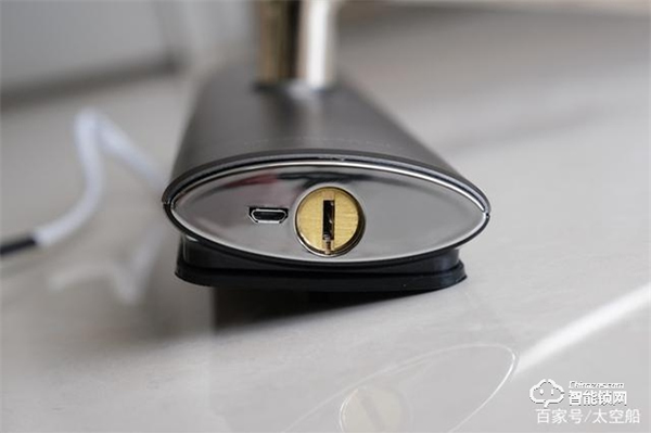 德施曼V8智能門鎖，以專業(yè)之名去守護我的家門