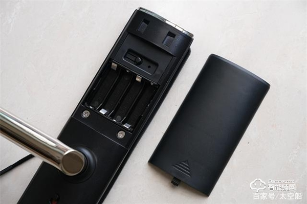 德施曼V8智能門鎖，以專業(yè)之名去守護我的家門