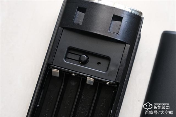 德施曼V8智能門鎖，以專業(yè)之名去守護我的家門