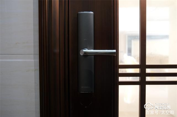 德施曼V8智能門鎖，以專業(yè)之名去守護我的家門