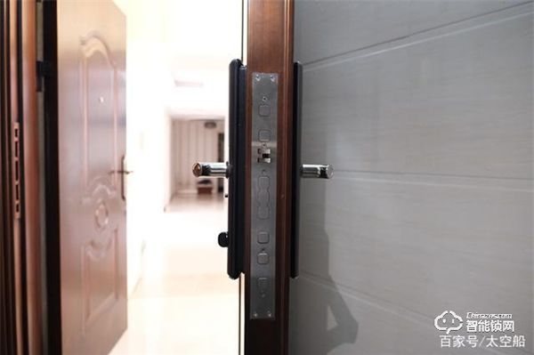 德施曼V8智能門鎖，以專業(yè)之名去守護我的家門