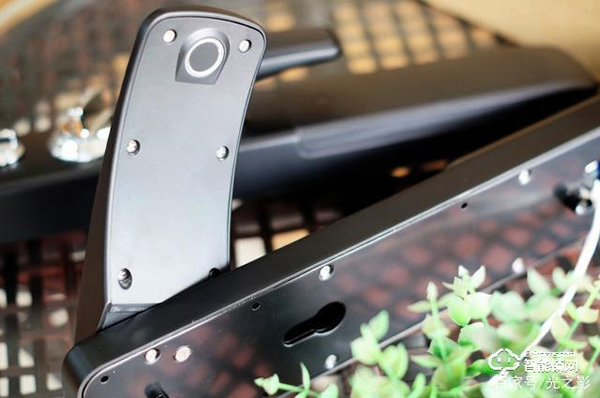 小益X6智能鎖天貓版測評：門鈴貓眼和門鎖三合一，更安全更實惠