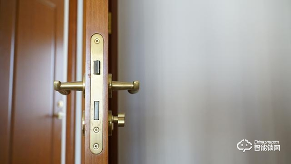 百元智能門鎖初體驗-小益E206米家智能鎖
