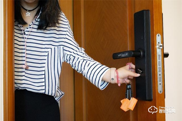 百元智能門鎖初體驗-小益E206米家智能鎖