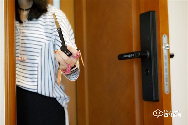 百元智能門鎖初體驗-小益E206米家智能鎖