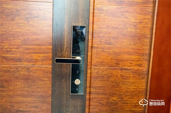 典雅外形下卻有最新科技，華為青稞Q7智能鎖體驗