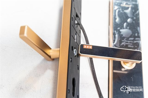 典雅外形下卻有最新科技，華為青稞Q7智能鎖體驗