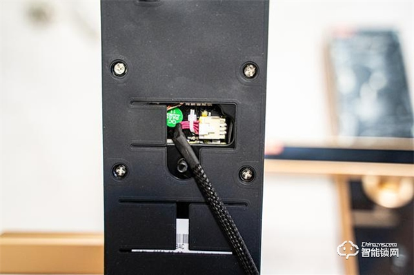 典雅外形下卻有最新科技，華為青稞Q7智能鎖體驗