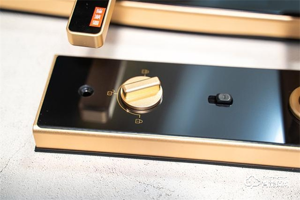 典雅外形下卻有最新科技，華為青稞Q7智能鎖體驗