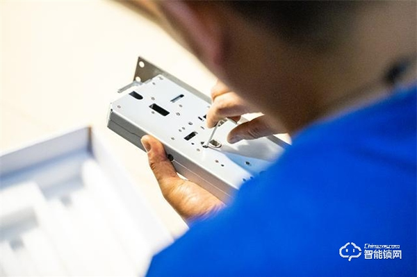 典雅外形下卻有最新科技，華為青稞Q7智能鎖體驗