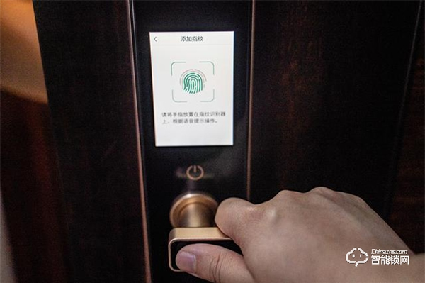 典雅外形下卻有最新科技，華為青稞Q7智能鎖體驗