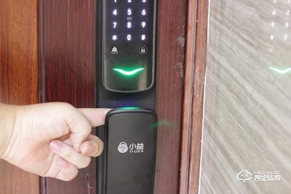 自帶貓眼遠程監控于一體：小益X6智能鎖