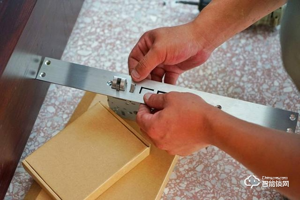 小米智能門鎖E上手：高性價比+體驗才是王道