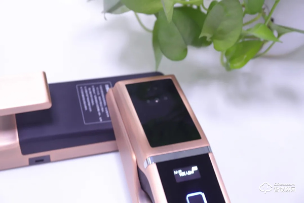 皇家金盾3D人臉識別全自動(dòng)智能鎖R20D開箱圖賞