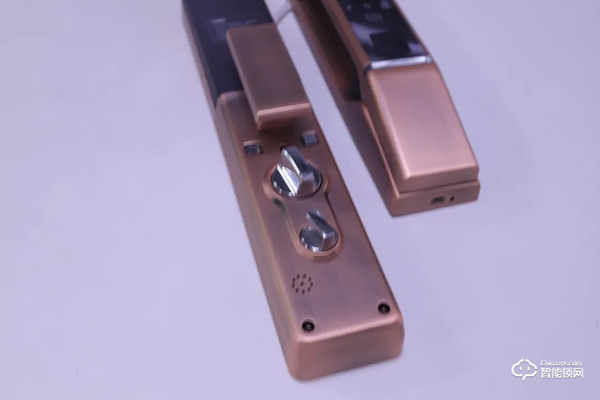 皇家金盾3D人臉識別全自動(dòng)智能鎖R20D開箱圖賞