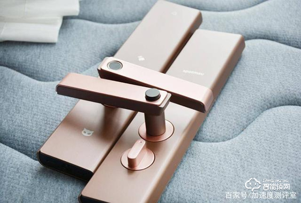 首創行業呼吸燈設計，斑點貓Z3智能指紋鎖實測體驗，顏值擔當者