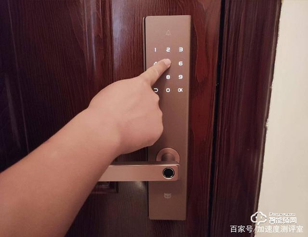 首創行業呼吸燈設計，斑點貓Z3智能指紋鎖實測體驗，顏值擔當者