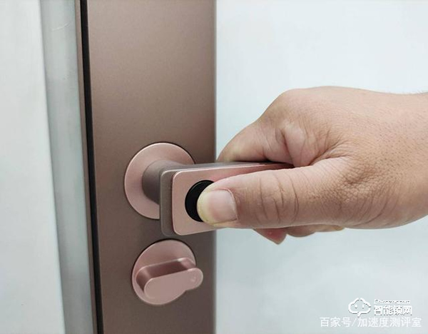 首創行業呼吸燈設計，斑點貓Z3智能指紋鎖實測體驗，顏值擔當者