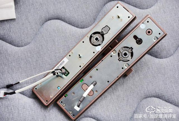 首創行業呼吸燈設計，斑點貓Z3智能指紋鎖實測體驗，顏值擔當者