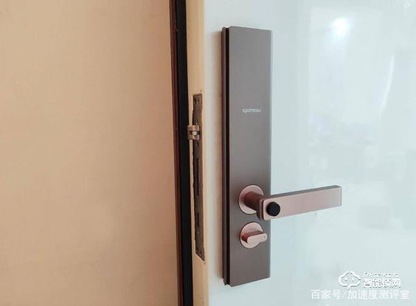 首創行業呼吸燈設計，斑點貓Z3智能指紋鎖實測體驗，顏值擔當者