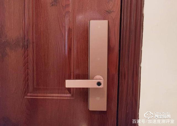 首創行業呼吸燈設計，斑點貓Z3智能指紋鎖實測體驗，顏值擔當者