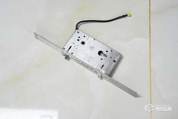 Aqara全自動智能推拉鎖D100，讓我成為全村最靚的仔