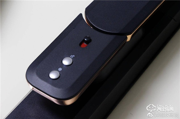 3D人臉識別開門，給家全方位守護：德施曼R8人臉智能鎖體驗