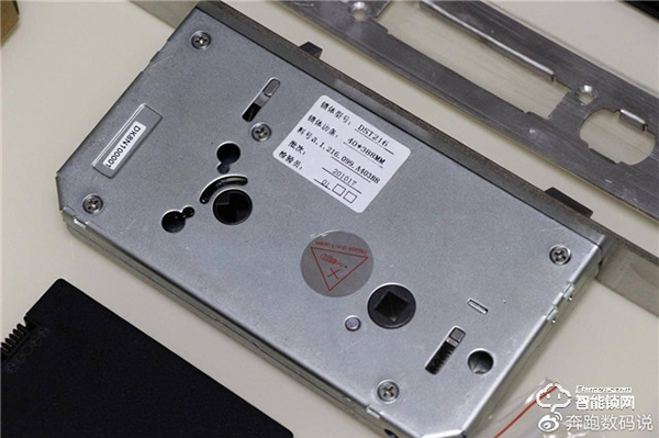 3D人臉識別開門，給家全方位守護：德施曼R8人臉智能鎖體驗