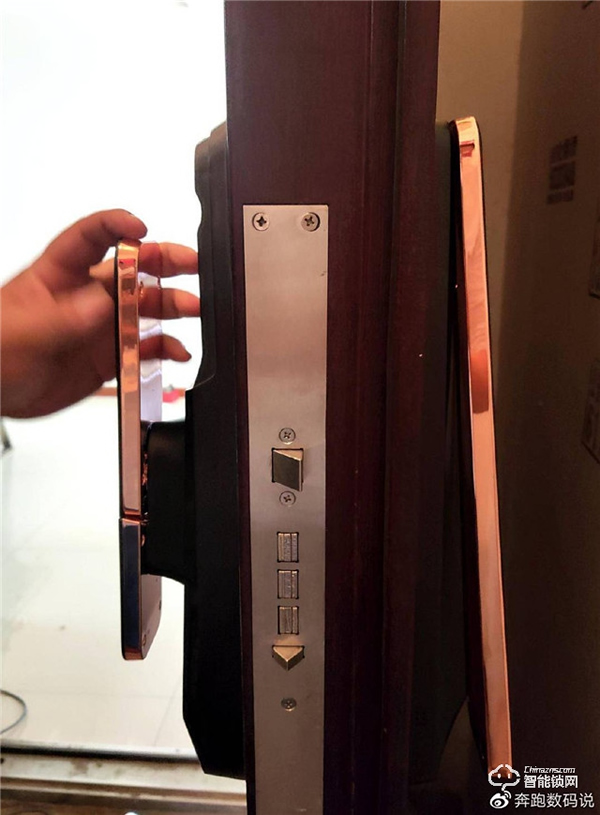 3D人臉識別開門，給家全方位守護：德施曼R8人臉智能鎖體驗