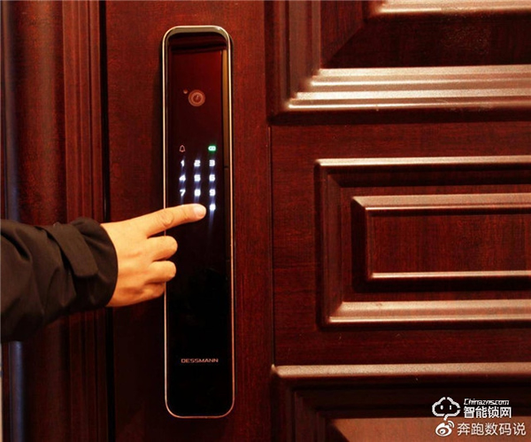 3D人臉識別開門，給家全方位守護：德施曼R8人臉智能鎖體驗