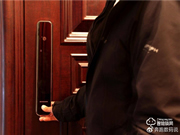 3D人臉識別開門,給家全方位守護(hù):德施曼R8人臉智能鎖體驗(yàn)