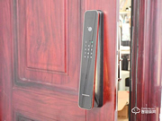 程序員給防盜門加裝3D人臉識別,人到門前自動(dòng)開鎖,無光也能識別