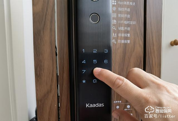 自從裝了帶可視貓眼的智能門鎖，再也不用擔心女朋友一個人在家了