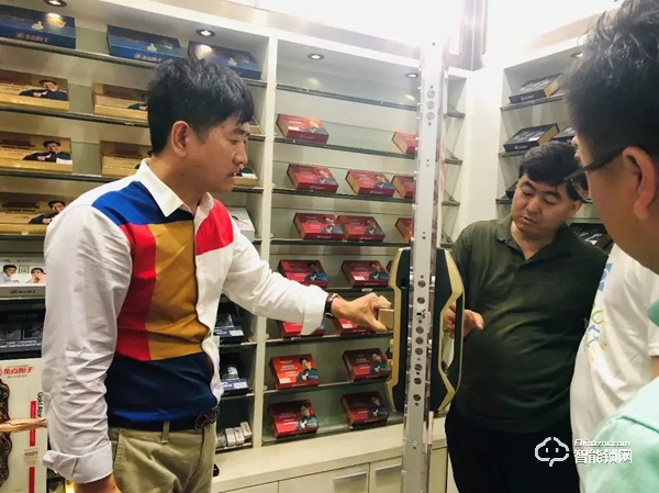 如何看待京津冀三地消協(xié)約談智能鎖企業(yè)事件?金點原子雷先鳴有話說——中國建博葵花獎考察團(tuán)訪談錄 如何看待京津冀三地消協(xié)約談智能鎖企業(yè)事件?金點原子雷先鳴有話說——中國建博葵花獎考察團(tuán)訪談錄