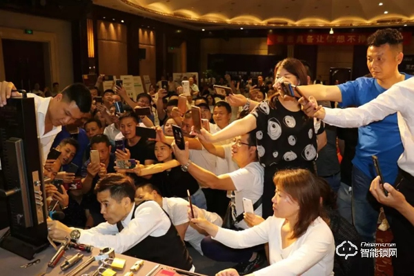 賣門賣鎖,掙錢路在王力安防 賣門賣鎖,掙錢路在王力安防