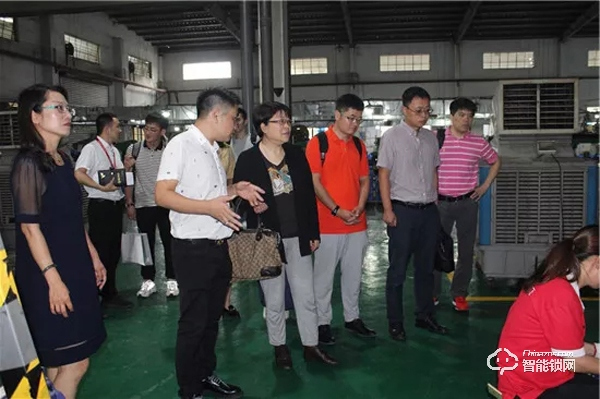 中國智能鎖行業(yè)考察行之走進櫻花指紋鎖 中國智能鎖行業(yè)考察行之走進櫻花指紋鎖