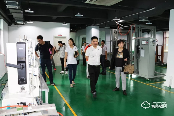 中國智能鎖行業(yè)考察行之走進櫻花指紋鎖 中國智能鎖行業(yè)考察行之走進櫻花指紋鎖