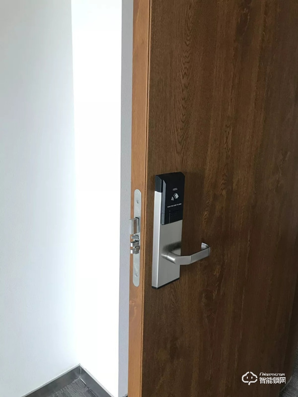 必達(dá)智能鎖 華麗綻放于世界級(jí)大型機(jī)場