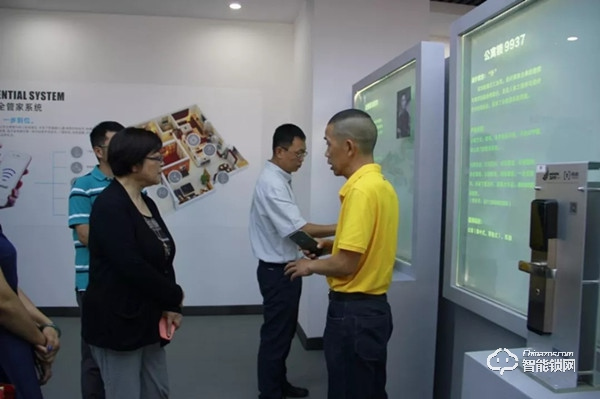 中國智能鎖行業考察團走進楊格