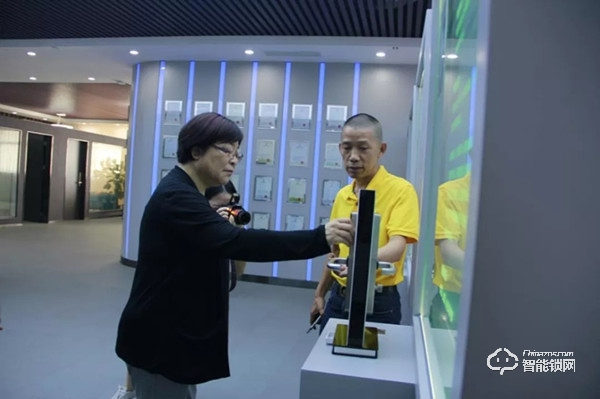 中國智能鎖行業考察團走進楊格