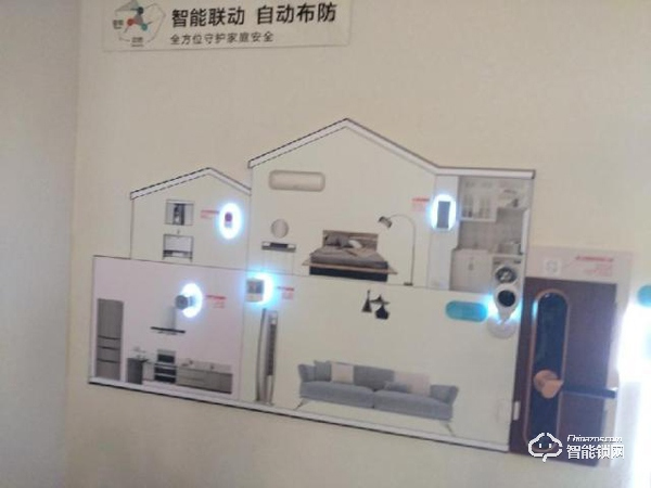 這不單單是一個智能門鎖，打開房門就能進入“回家模式”