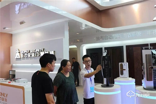 王力智能產品驚艷五金博覽會