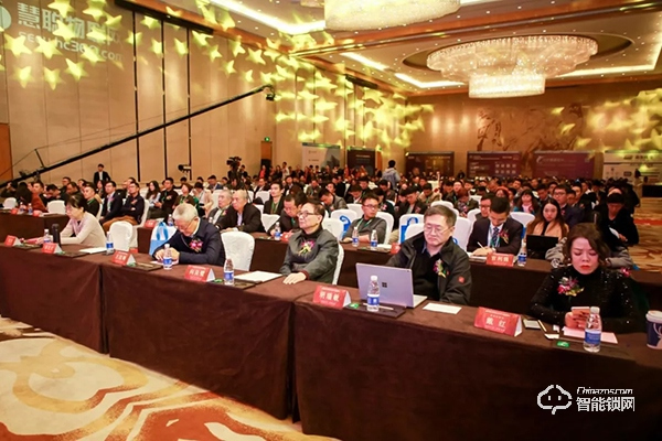 產(chǎn)業(yè)年度巔峰盛典,凱迪仕榮獲“2019年度十大智能鎖品牌”殊榮! 產(chǎn)業(yè)年度巔峰盛典,凱迪仕榮獲“2019年度十大智能鎖品牌”殊榮!