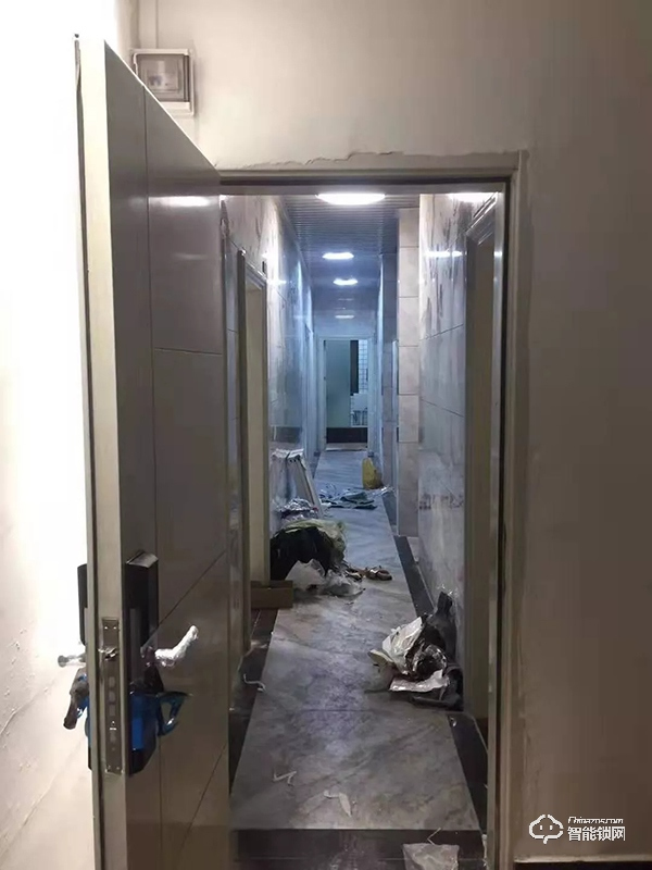 熱烈祝賀：天河梵洛居公寓安裝LoRa無線聯(lián)網(wǎng)公寓防盜門鎖調(diào)試完成!