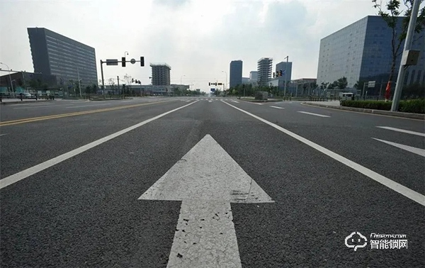 一扇門，隔絕了風雨；一把鎖，守護了安全