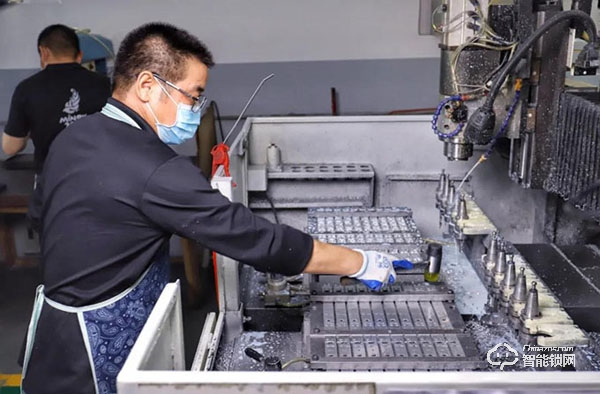 廣東電視臺《風云粵商》欄目走進智能門鎖知名企業楊格智控 廣東電視臺《風云粵商》欄目走進智能門鎖知名企業楊格智控