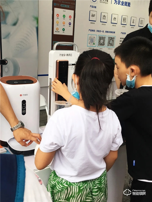 “5G+”浪潮:萬佳安中國福鎖驚艷亮相智能生活體驗展,開啟全民5G智慧新生活 “5G+”浪潮:萬佳安中國福鎖驚艷亮相智能生活體驗展,開啟全民5G智慧新生活