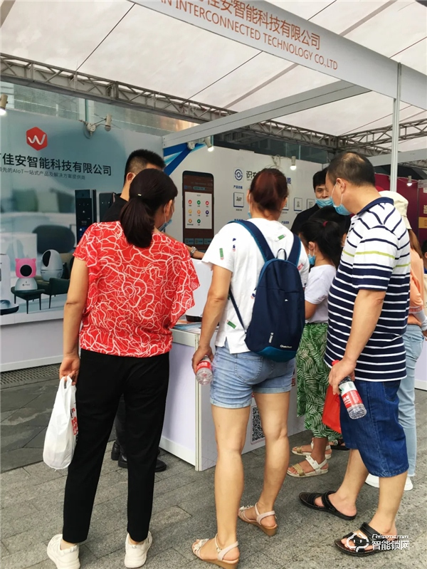 “5G+”浪潮:萬佳安中國福鎖驚艷亮相智能生活體驗展,開啟全民5G智慧新生活 “5G+”浪潮:萬佳安中國福鎖驚艷亮相智能生活體驗展,開啟全民5G智慧新生活