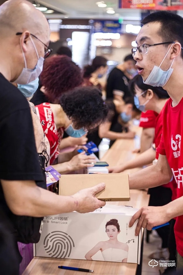 重慶百貨電器618大賣！解放碑上演萬人排隊搶購因碩智能鎖！