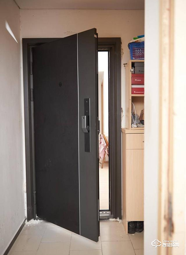 一個門重85KG,小米有品上架,嵌入式智能鎖,自帶10寸屏 一個門重85KG,小米有品上架,嵌入式智能鎖,自帶10寸屏